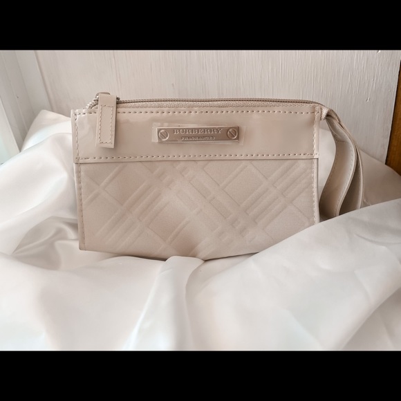 Cream Burberry Travel Bag/Makeup Pouch/Perfume Pouch - Picture 3 of 13